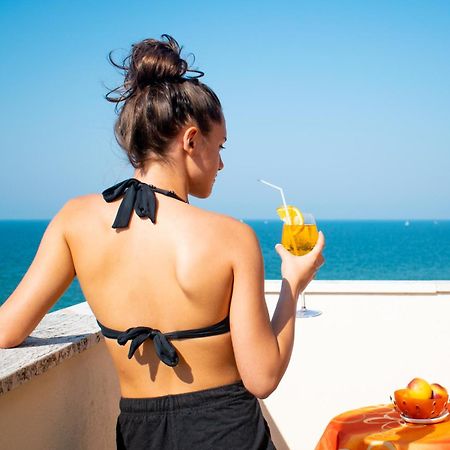 Hotel Driade Sul Mare リミニ エクステリア 写真