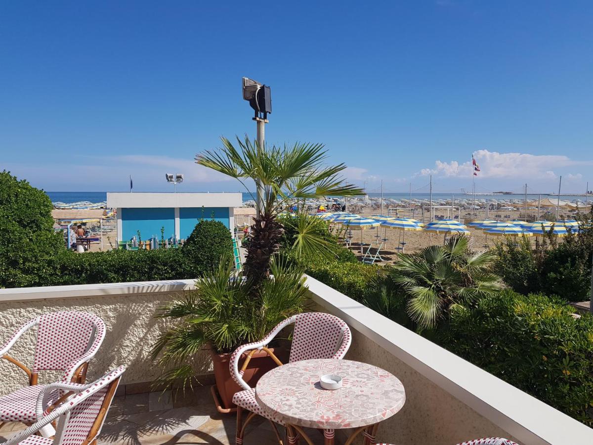 Hotel Driade Sul Mare リミニ エクステリア 写真