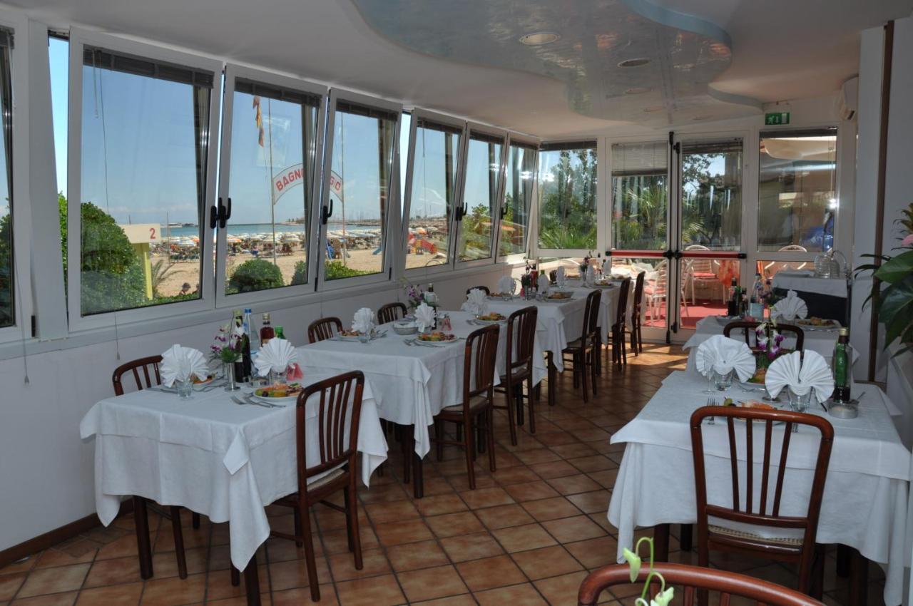 Hotel Driade Sul Mare リミニ エクステリア 写真