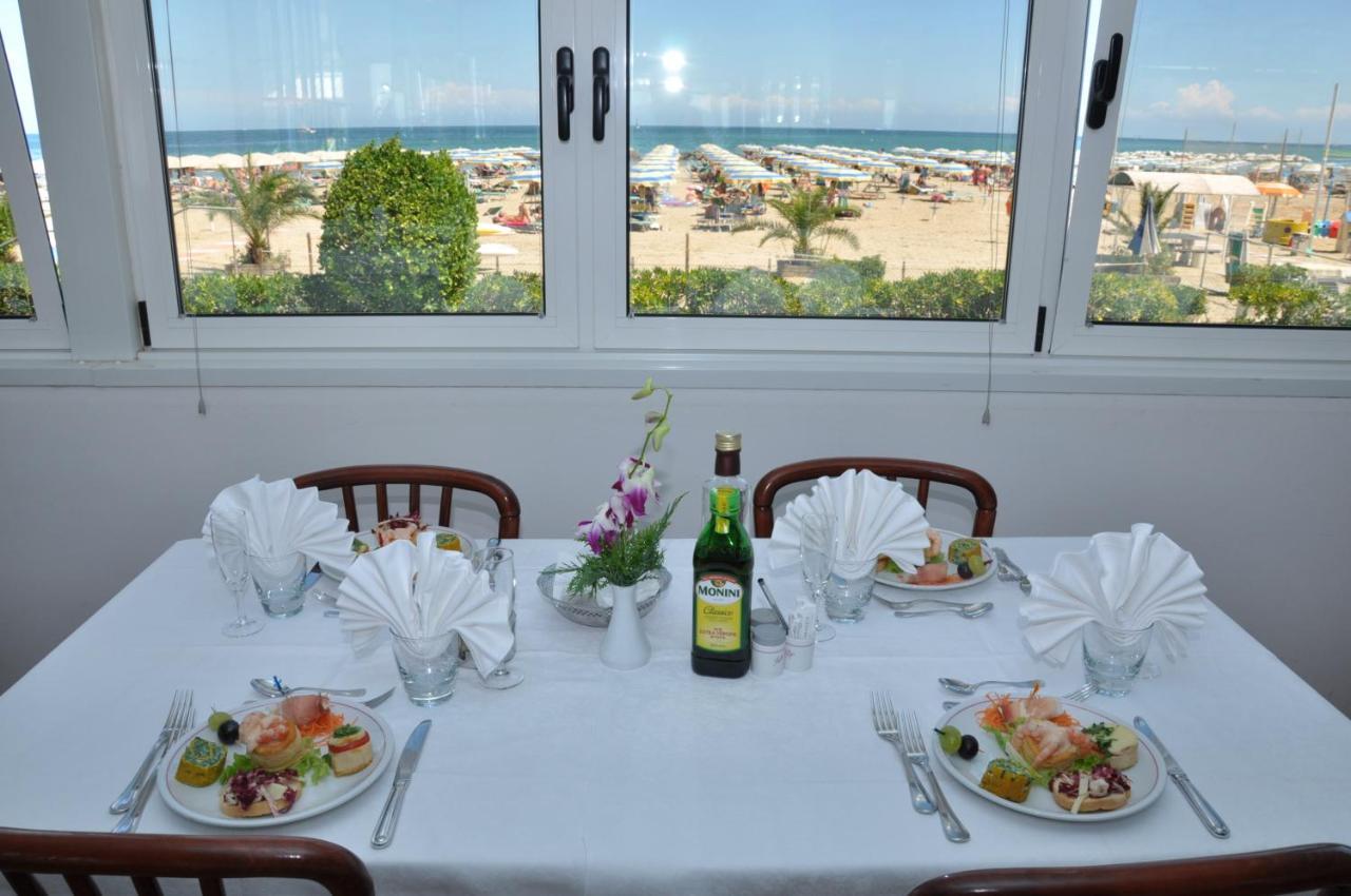 Hotel Driade Sul Mare リミニ エクステリア 写真