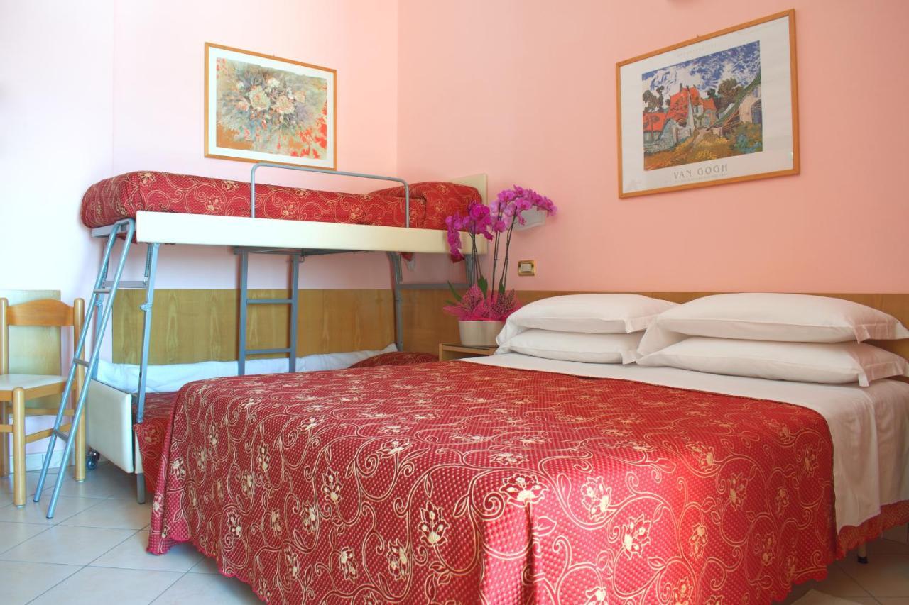 Hotel Driade Sul Mare リミニ エクステリア 写真