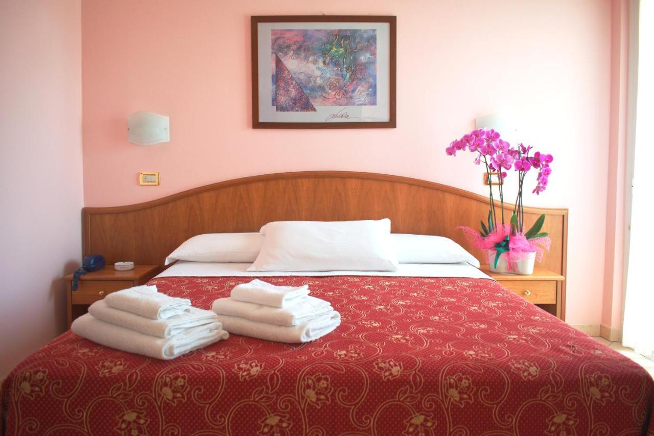Hotel Driade Sul Mare リミニ エクステリア 写真