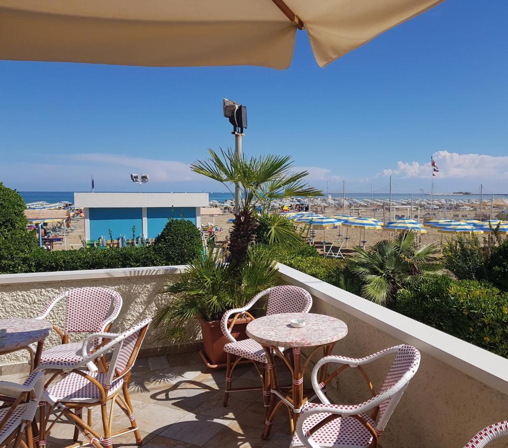 Hotel Driade Sul Mare リミニ エクステリア 写真