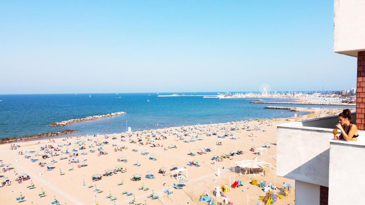 Hotel Driade Sul Mare リミニ エクステリア 写真