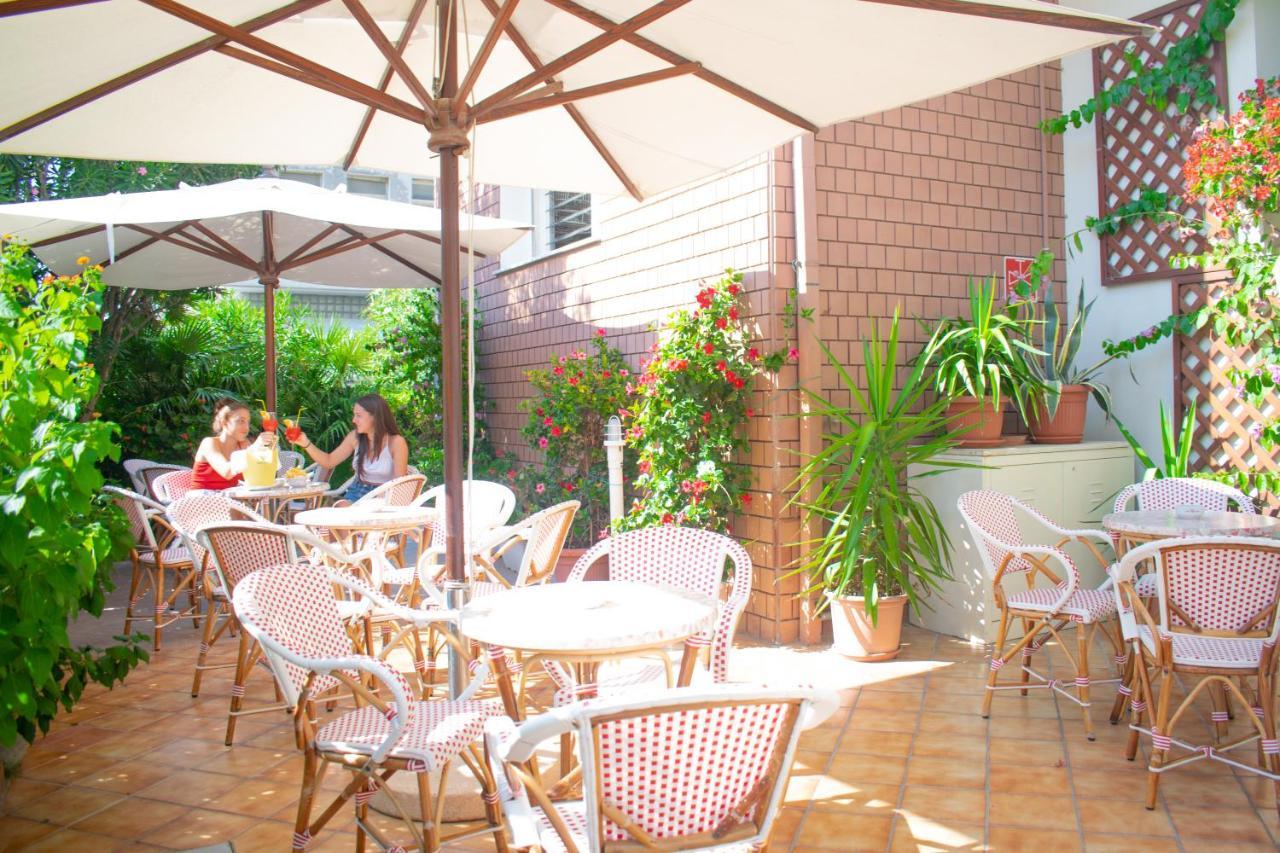 Hotel Driade Sul Mare リミニ エクステリア 写真