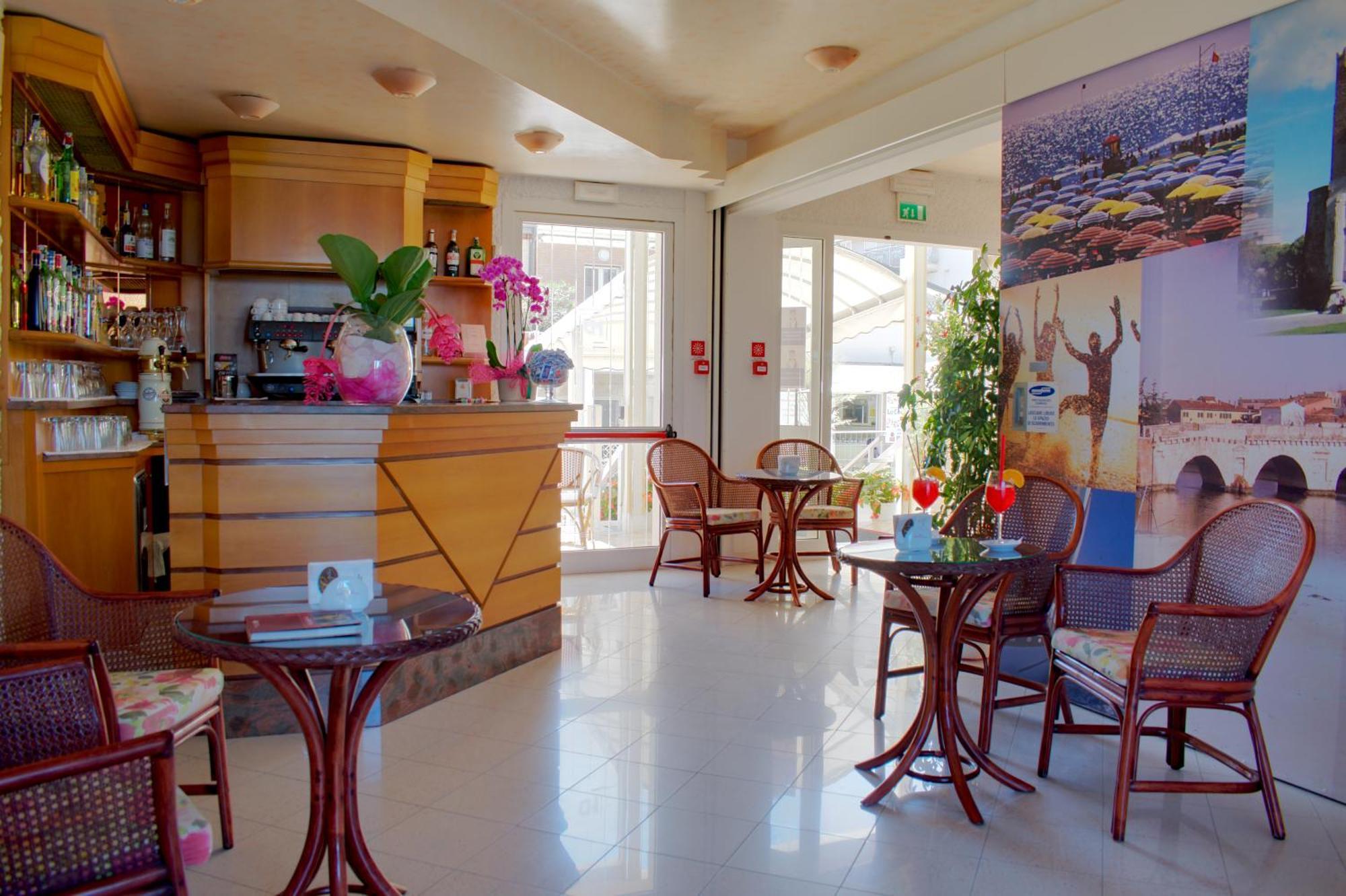 Hotel Driade Sul Mare リミニ エクステリア 写真