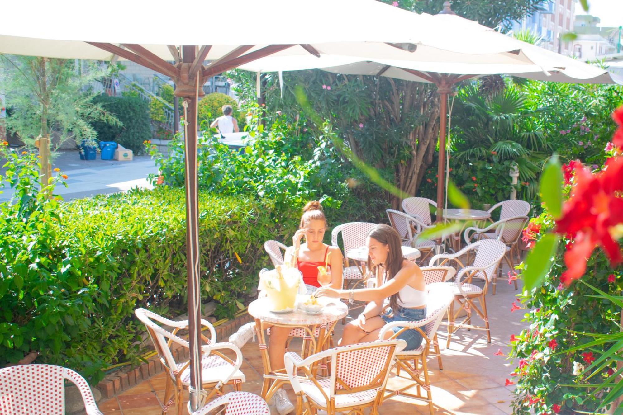 Hotel Driade Sul Mare リミニ エクステリア 写真