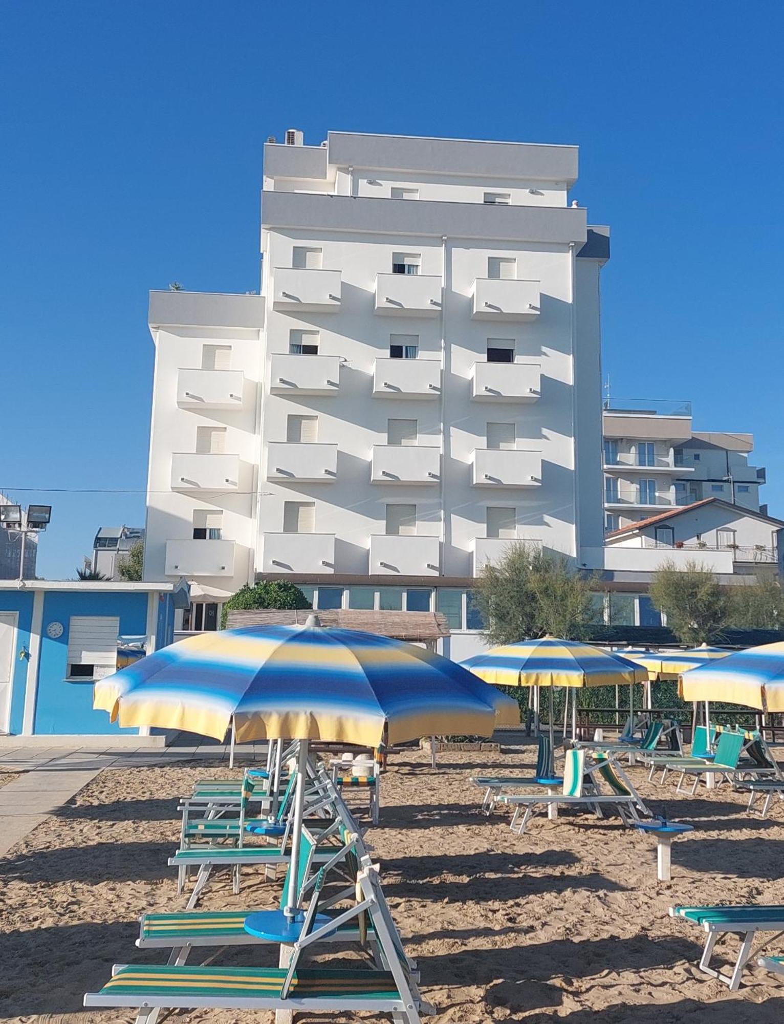 Hotel Driade Sul Mare リミニ エクステリア 写真